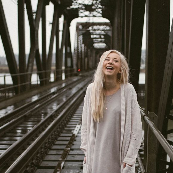 Meet your Posher, Carlee - Picture 1 of 1